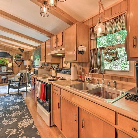 Tranquil Creekside Cottage With Deck And Lanai Franklin Esterno foto