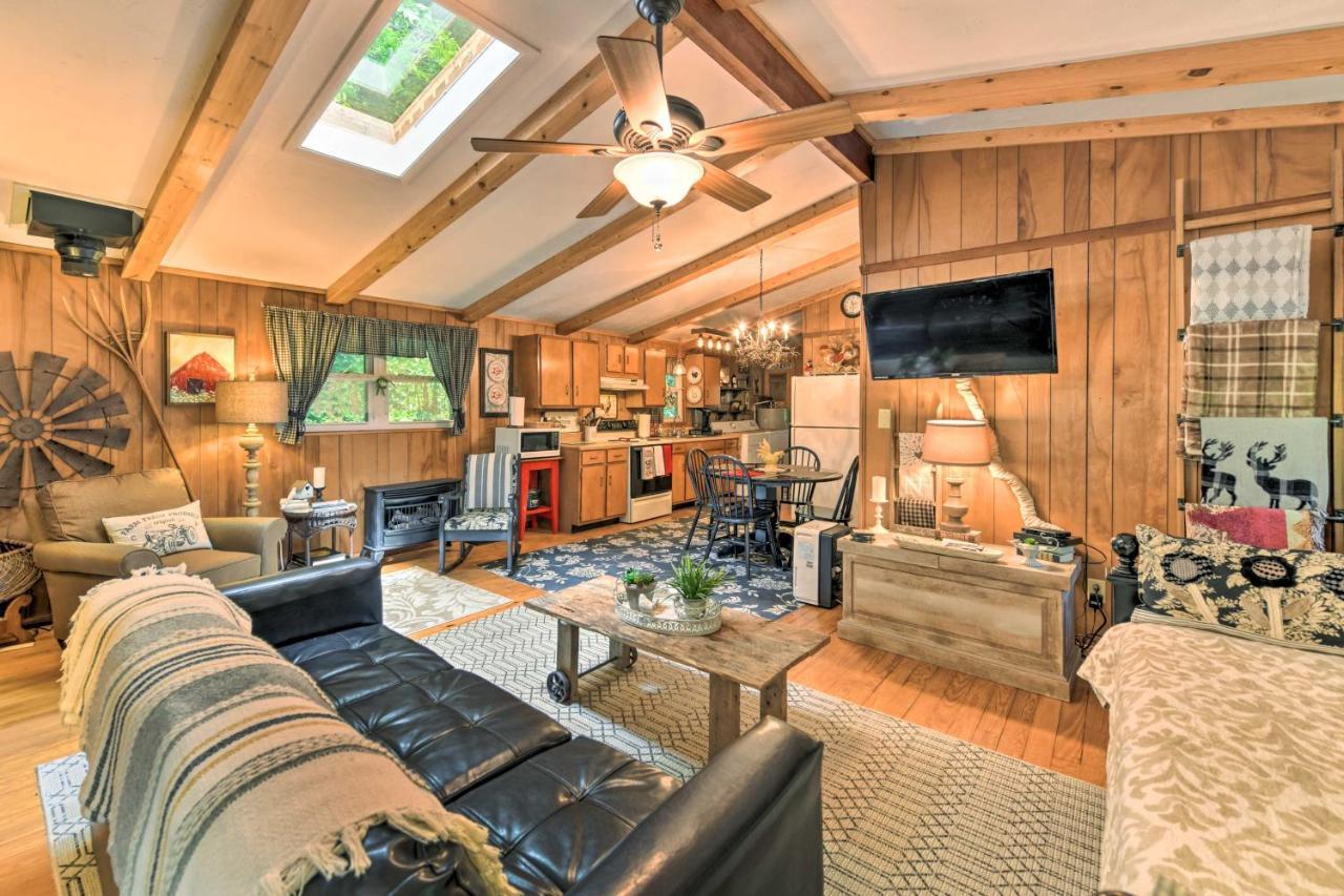 Tranquil Creekside Cottage With Deck And Lanai Franklin Esterno foto