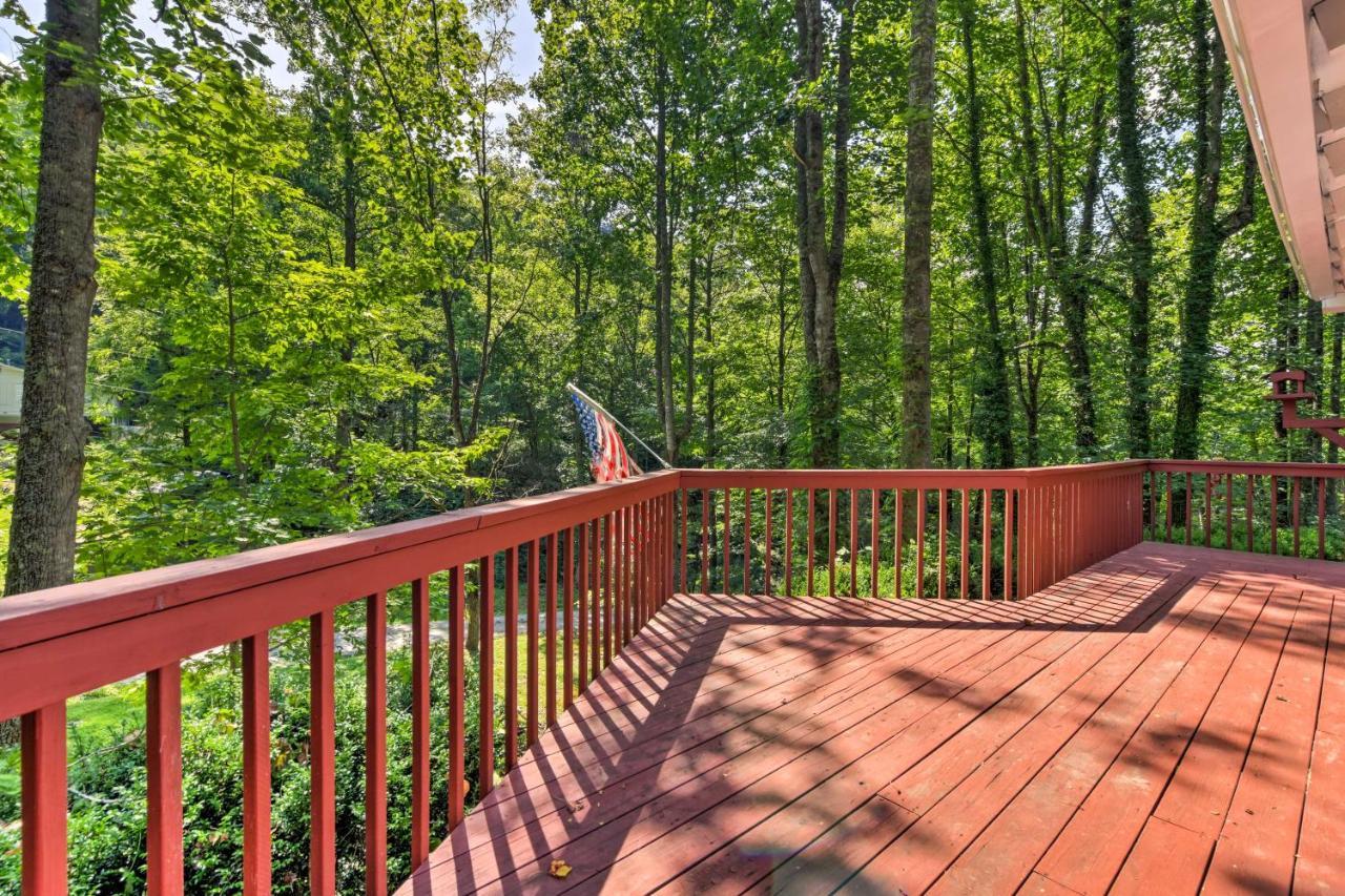 Tranquil Creekside Cottage With Deck And Lanai Franklin Esterno foto