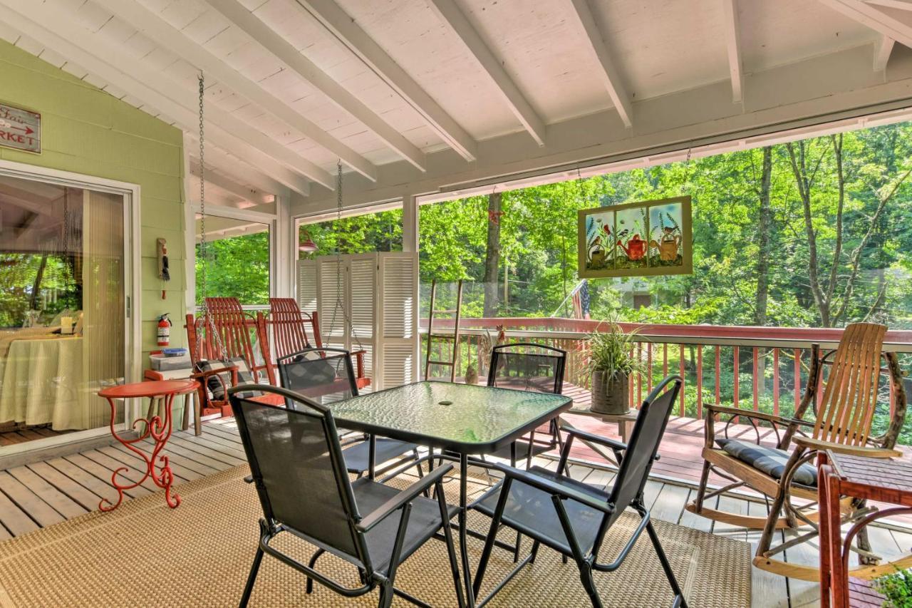 Tranquil Creekside Cottage With Deck And Lanai Franklin Esterno foto